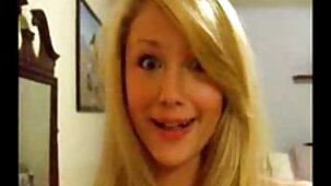 La putain de sport à pornos vierge en juger par la silhouette s'est donnée dans les toilettes