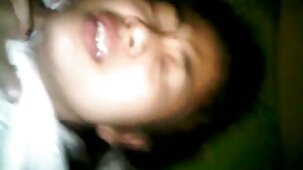 Fellation et sexe film porno filles vierges dans la voiture la nuit, sperme dans la bouche de ma copine