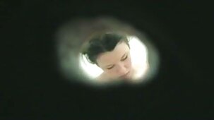 Elle met sa film porno femme vierge main dans son cul et baise