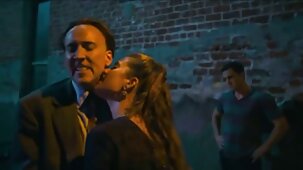 Jeux de sexe vierge video rôle avec des déchets mariés pendant que le mari est en voyage d'affaires
