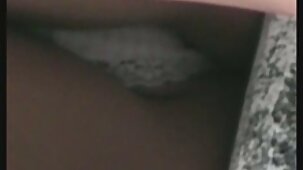 Belle femme aux film porno fille vierge cheveux roses en lingerie sexy chatte très humide