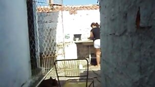 Sa petite amie de dix-huit porno arabe vierge ans n'est pas au courant de la caméra cachée