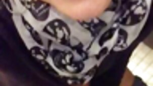 Tatie a chaleureusement salué son neveu qui est venu la voir film x vierge pour se laver