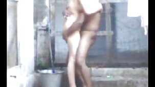 Un homme noir fait frire une bbw blanche film porno avec des filles vierges dans une robe d'été