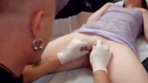 Frotte la chatte sur la bite film x vierge