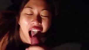 Femme russe joue jeune fille vierge porn avec ma bite