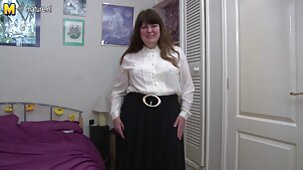 Lena demande filme porno vierge à se déshabiller et à la baiser. Caméra cachée