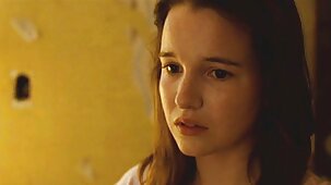 A empêché video porno de fille vierge sa belle-mère de courir sur le tapis roulant et s'est versé la chatte pleine