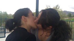 Je l'ai presque baisée dans le cul, mais elle a dit que ce n'était pas assez film porno femme vierge pour elle