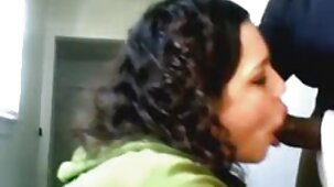 Une milf sexy baise pornos vierge fort sous la douche.