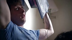 Ivre après la fête s'est film porno femme vierge retiré à l'hôtel