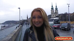 Salope blonde video porno fille vierge s'amuse toute seule