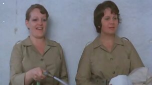 Petite xnxx vierge amie avec des nattes laisse un homme noir jouir deux fois en elle