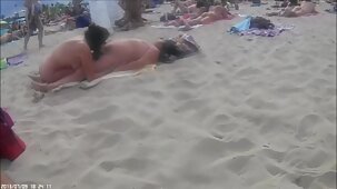 Katya a invité des camarades de classe dans sa chambre porno arabe vierge pour du sexe torride