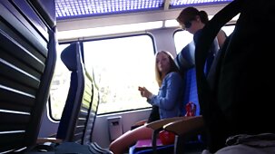 Conversation cochonne pendant film porno femme vierge un rapport sexuel avec un amant dans la cuisine