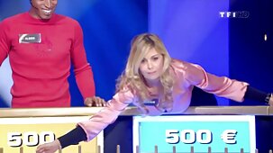 Attaché les mains de la salope, baisée dans la xnxx femme vierge bouche et éjacule dans son trou serré