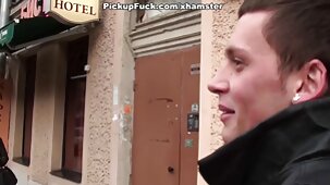 Profiter du porn vierg sexe dans une perruque