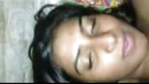 Petite Lina aime chevaucher la sex xxx vierge bite d'en haut