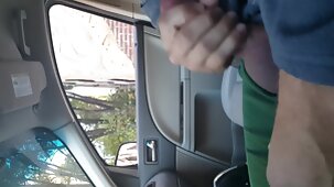 Les filles s'amusent dans film porno vierge les lieux publics, les blogueurs Instagram