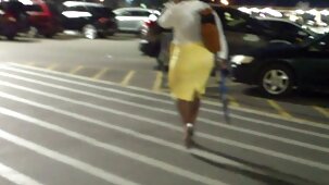 Le sexe sur le rebord de la porn fille vierge fenêtre de l'auberge laisse les voisins envier