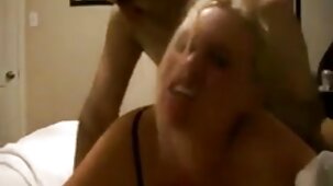 Sexe rapide avec une fille porno hub vierge au gros cul en culotte rose