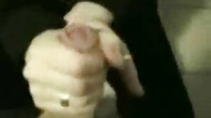 A déchiré une beauté film porno fille vierge en bas et une jupe sur une chaise