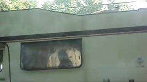 Une pute britannique premium jouit sur une grosse porno fille arabe vierge bite et prend du sperme dans la bouche