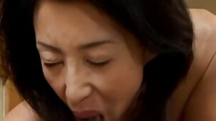 Étudiants éjaculent sur film porno filles vierges les seins - dortoir